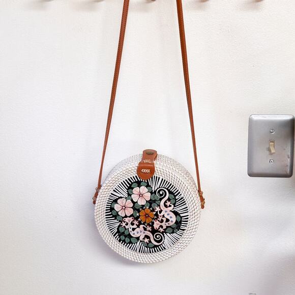 Woven Circle Purse from St. Kits - Picture 2 of 7